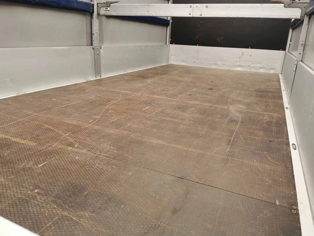 Wnętrze przestrzeni ładunkowej Fiata Ducato LAMBOX