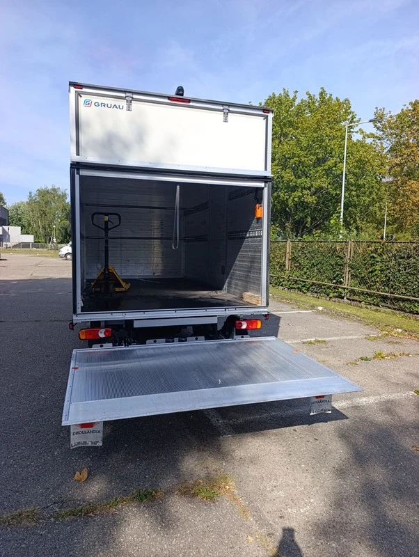 Kontener i winda Renault Master